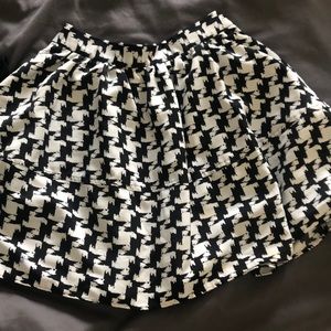 Geometric pattern skirt